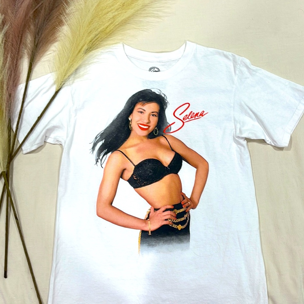 Selena Graphic Tee